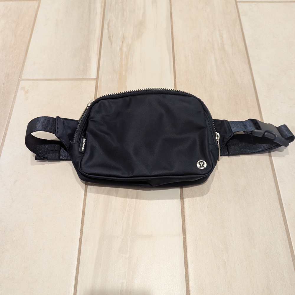 lululemon Everywhere Belt Bag 2L Large Navy Blue New